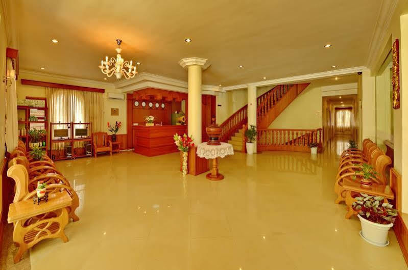 Win Unity Hotel Pyin U Lwin Exterior foto